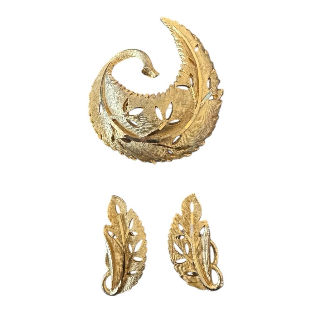 BSK Leaf Set Shiny Gold Tone Textured Metal Brooch with Clip‎ On Earrings